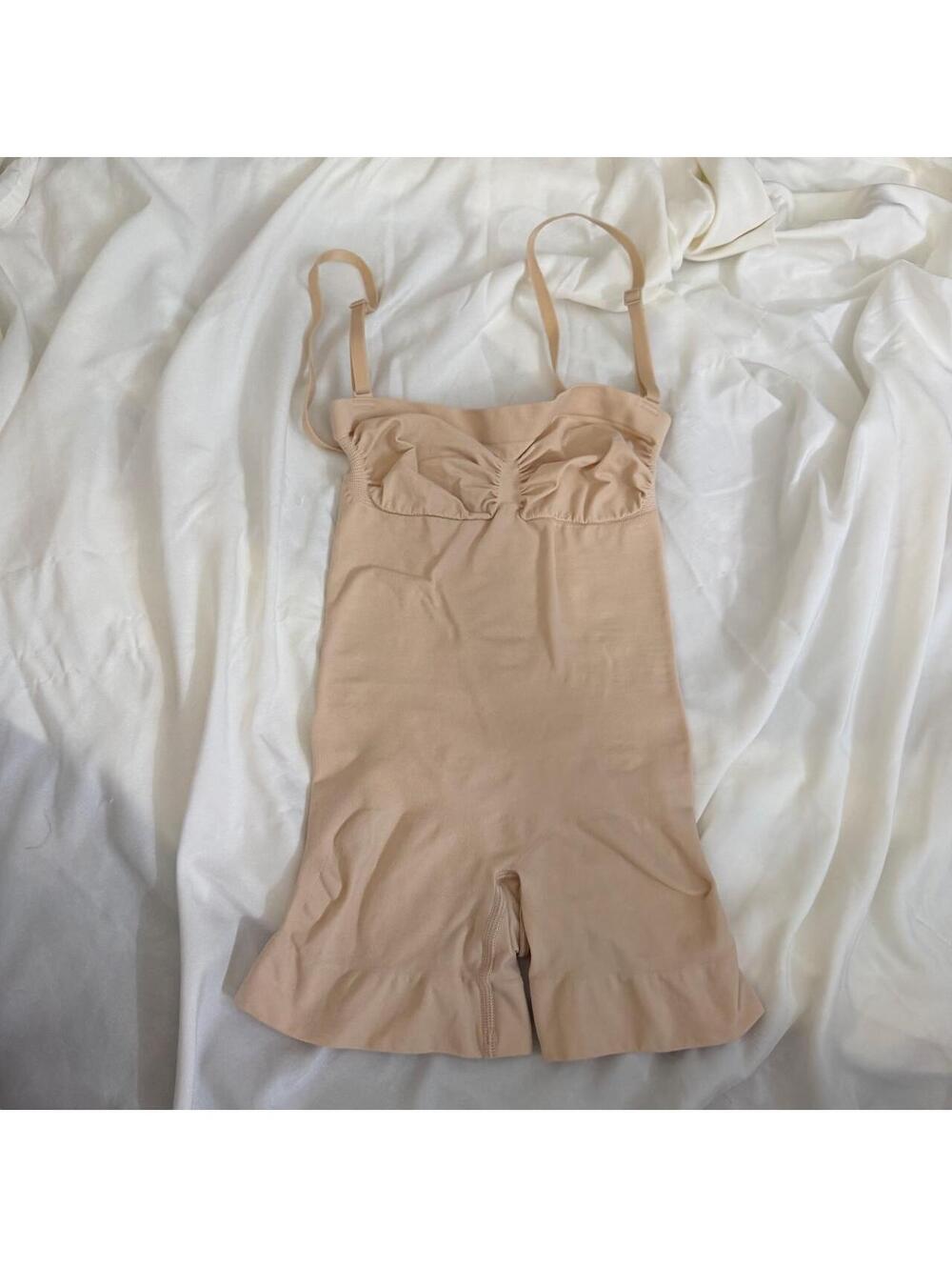 Skims shapwear bodysuit short